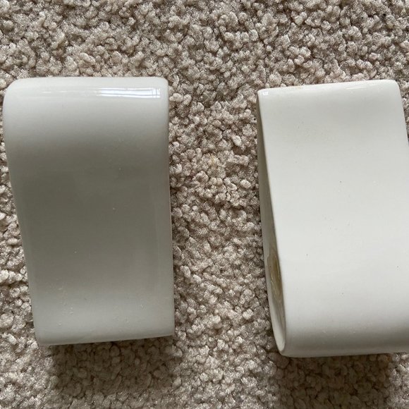 - Luzerne New Bone salt & pepper shaker apostrophe comma shape - Picture 3 of 4